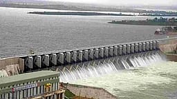 ఆల్మట్టి డ్యామ్ ఎత్తు పెంచకూడదు! తెలంగాణ మంత్రులు కర్నాటకకు వెళ్లి ఒప్పించాలి.. కాంగ్రెస్ బీజేపీపై బ్లేమ్ వేయకూడదు! – DK అరుణ్