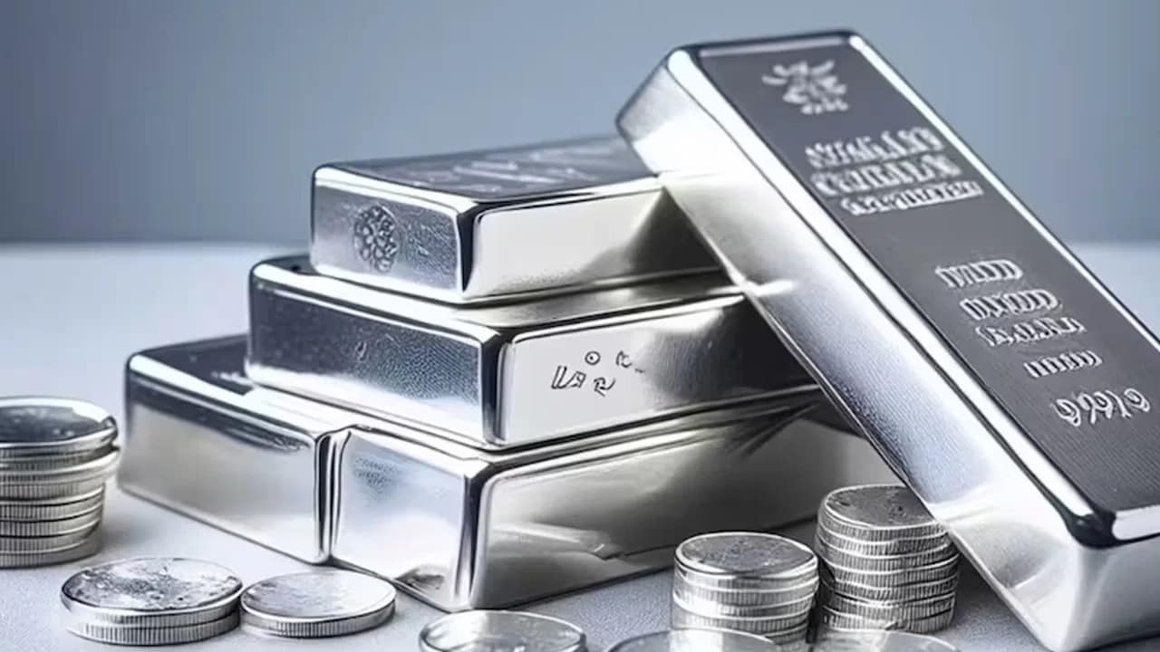 Silver Prices: కుప్పకూలిన వెండి ధరలు.. గంటల్లోనే రేట్లు తారుమారు