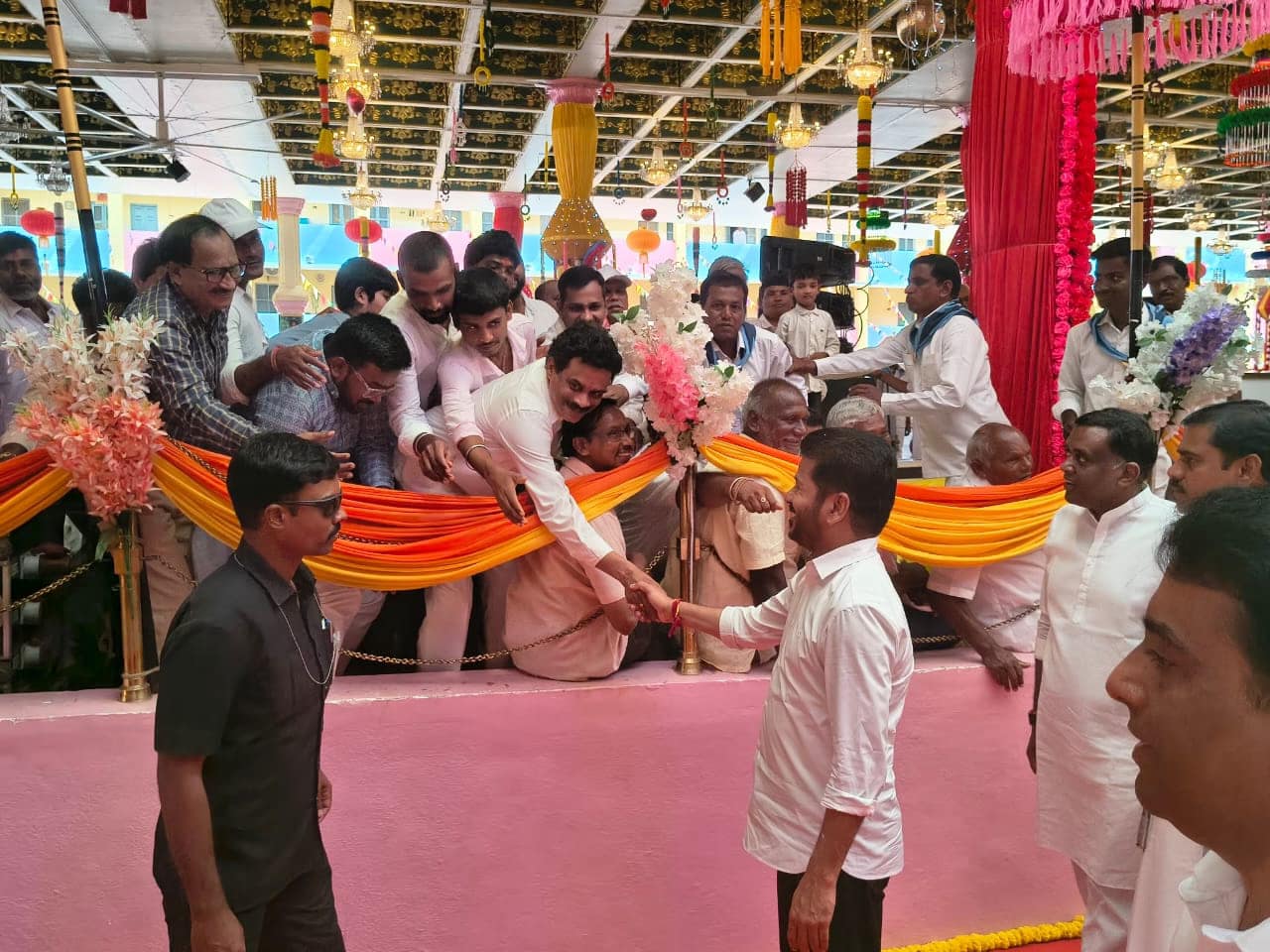 సత్య సాయిబాబా శతజయంతి ఉత్సవాల్లో పాల్గొన్న సీఎం రేవంత్