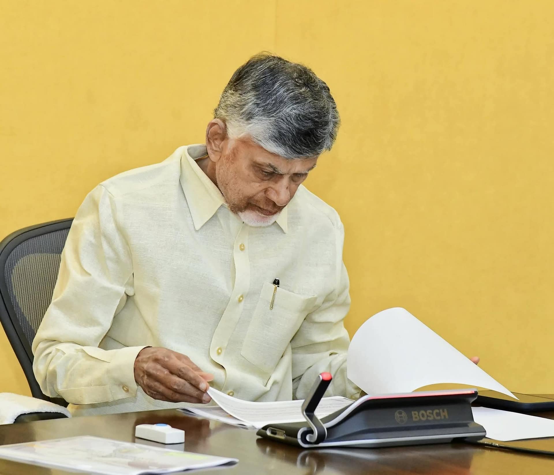 ఆంధ్రప్రదేశ్ జిల్లాల పునర్ వ్యవస్థీకరణపై సీఎం సమీక్ష