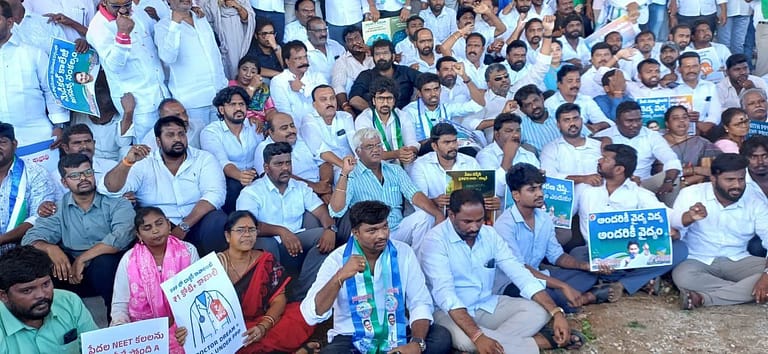 మదనపల్లెలో 2 వేల మంది రోగులు, విద్యార్థులు ఛలో మెడికల్ కాలేజ్… చంద్రబాబు PPP కుట్రకు ఎందుకు ఈ కోపం?