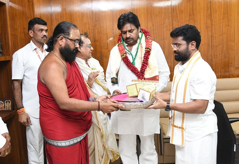 Pawan Kalyan – పవన్ కళ్యాణ్కు స్పెషల్ ఆహ్వానం! విజయవాడ కనకదుర్గమ్మ దసరా ఉత్సవాల్లో ‘స్టార్’ గెస్ట్.. ఏం ప్రత్యేకత? 🌟